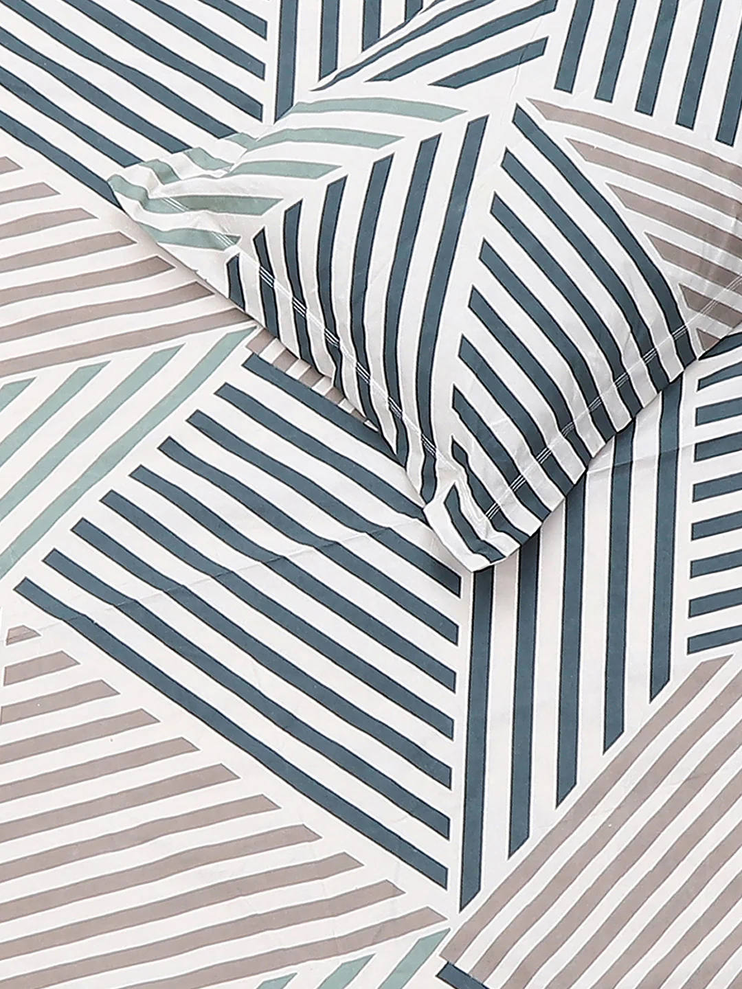 120 GSM Polyester Queen Size 1 Bedsheet with 2 Pillow Covers (Occasion) - Image 5