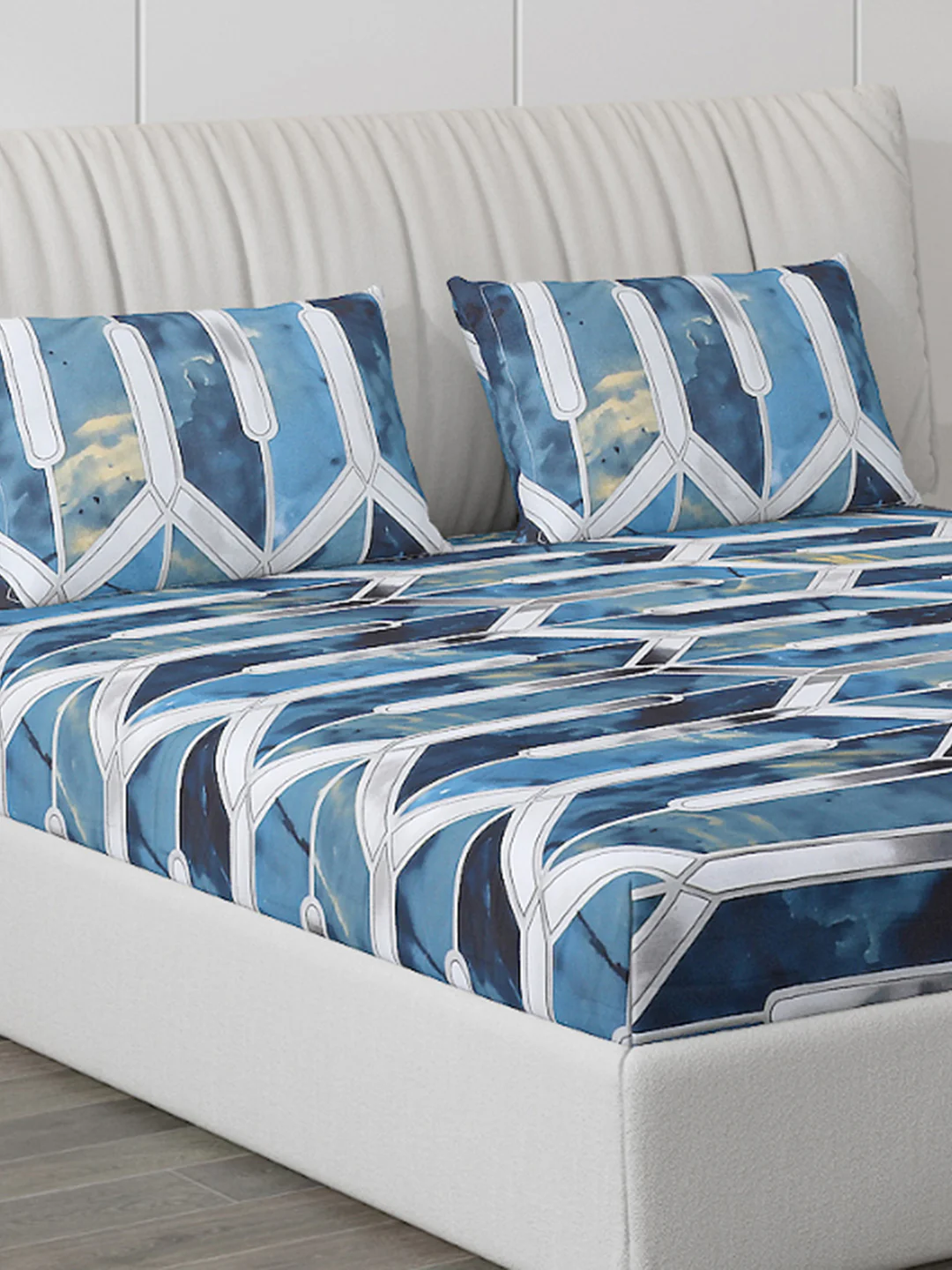 130 GSM Polyester Double Bed Bedsheet with 2 Pillow Covers - Image 5