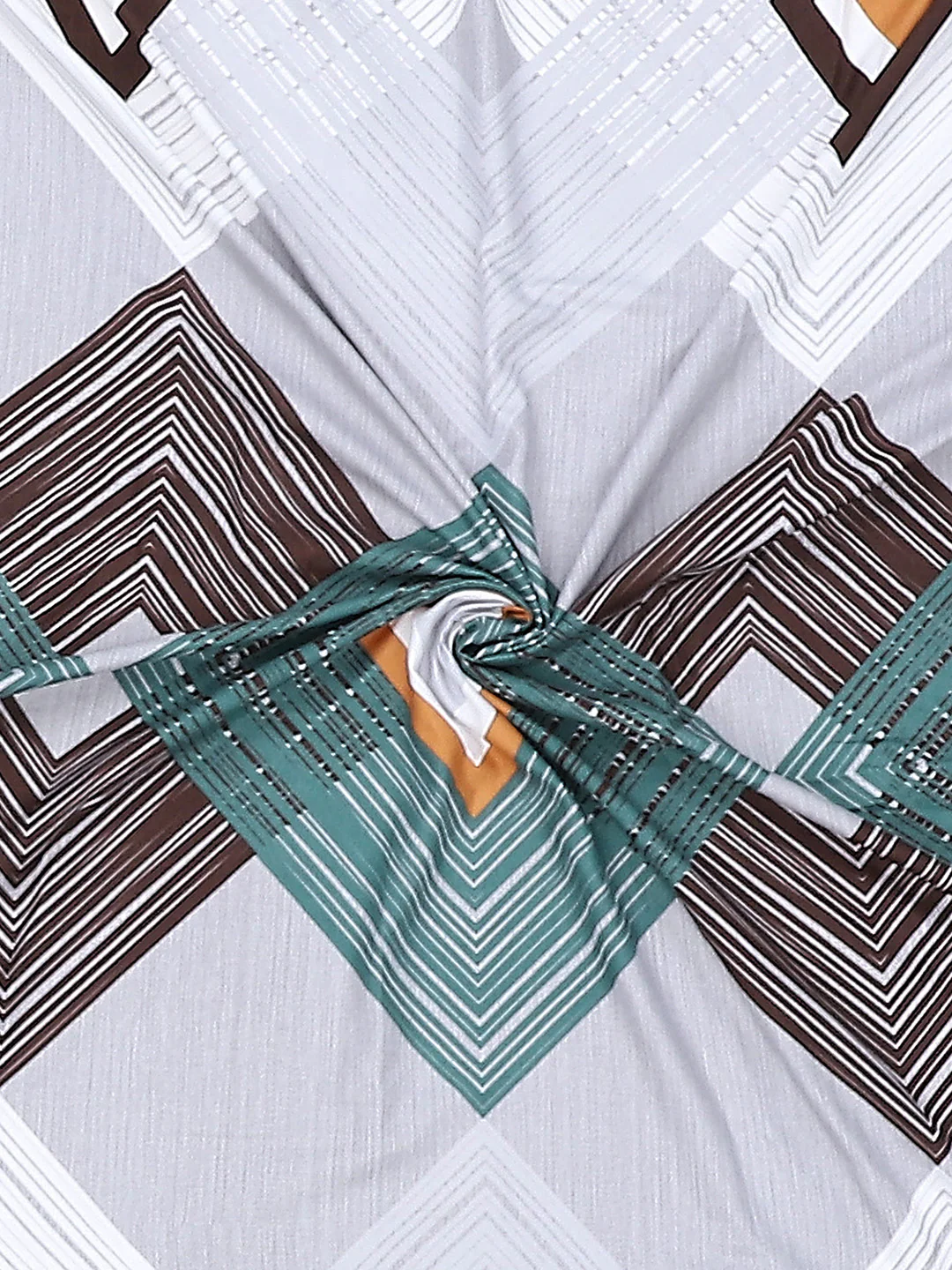 130 GSM Polyester Double Bed Bedsheet with 2 Pillow Covers - Image 9