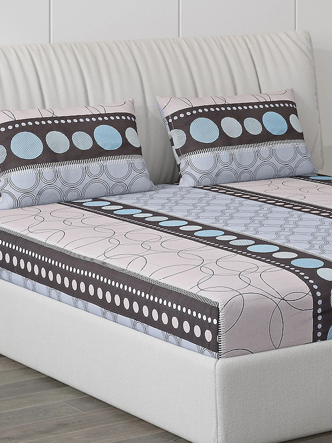 130 GSM Polyester Double Bed Bedsheet with 2 Pillow Covers - Image 5