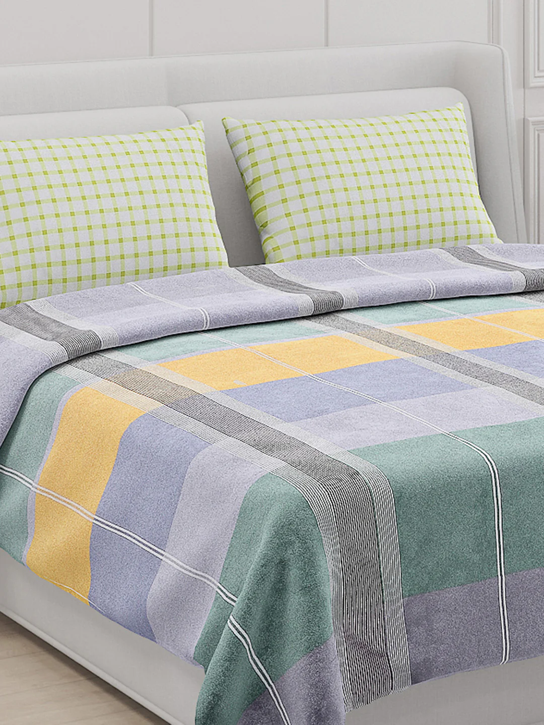 130 GSM Polyester Double Bed Bedsheet with 2 Pillow Covers - Image 5