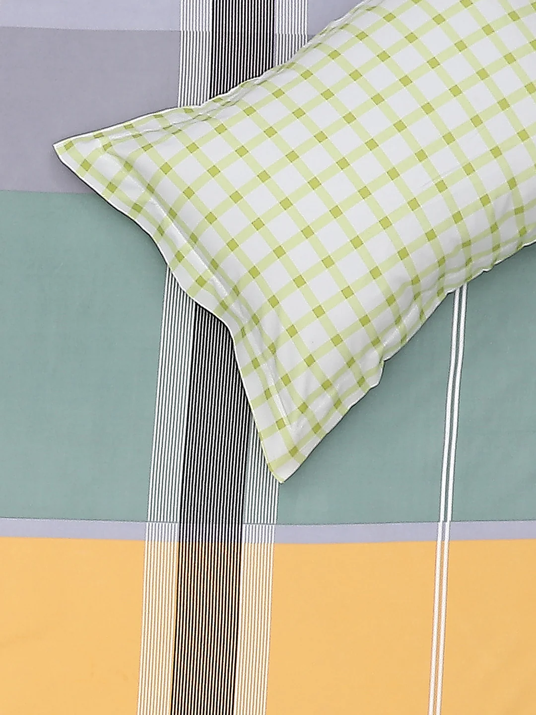 130 GSM Polyester Double Bed Bedsheet with 2 Pillow Covers - Image 6