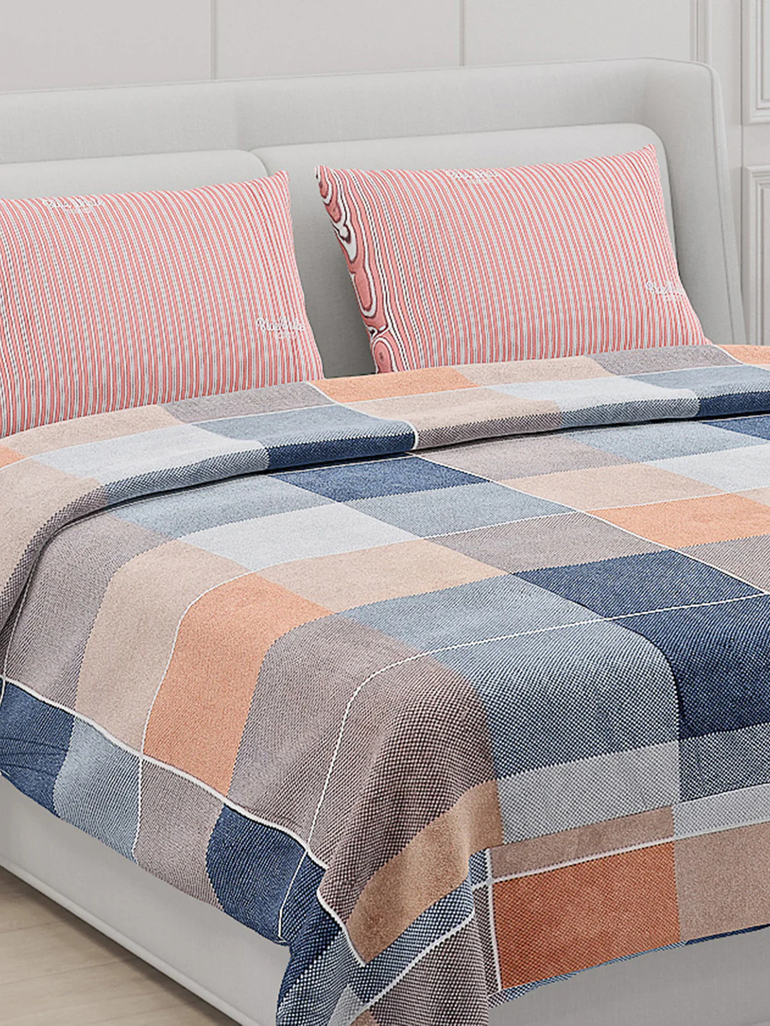 130 GSM Polyester Double Bed Bedsheet with 2 Pillow Covers - Image 5