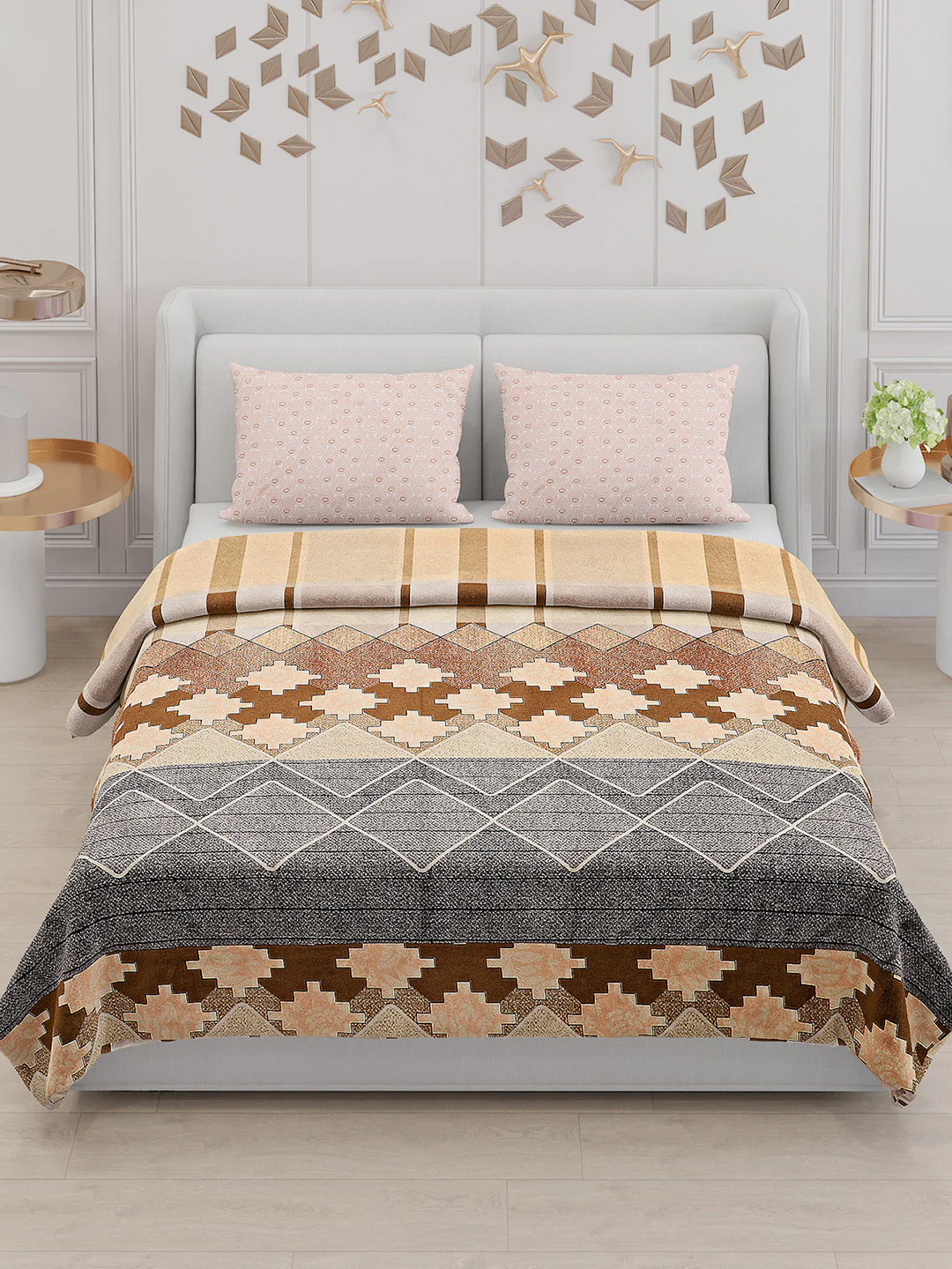 130 GSM Polyester Double Bed Bedsheet with 2 Pillow Covers - Image 2