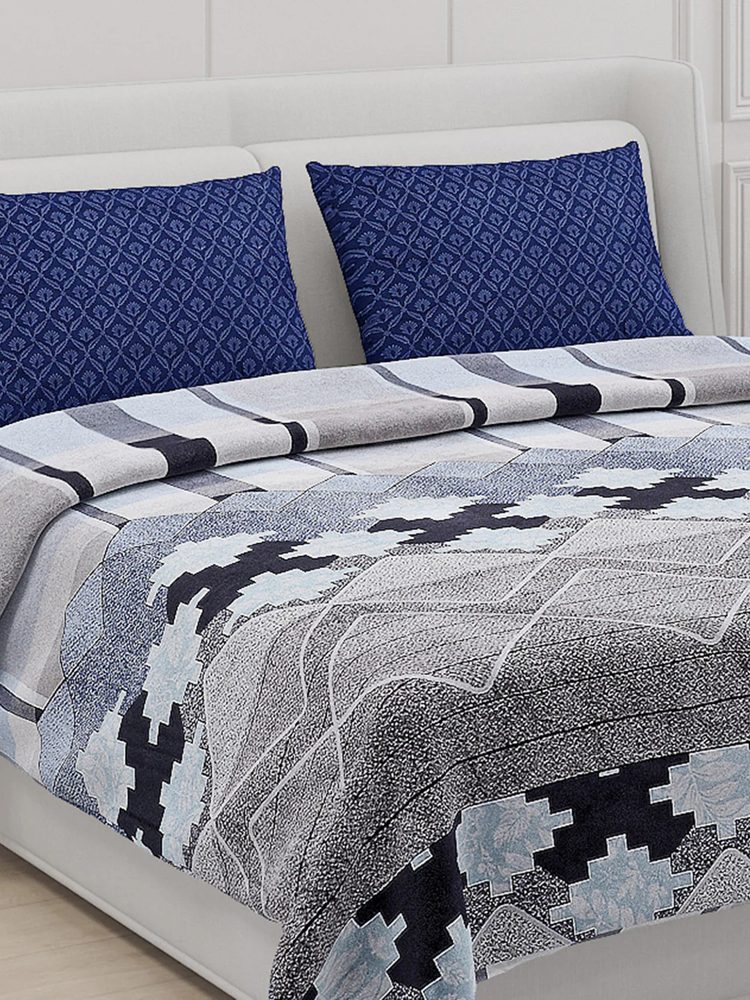 130 GSM Polyester Double Bed Bedsheet with 2 Pillow Covers - Image 5