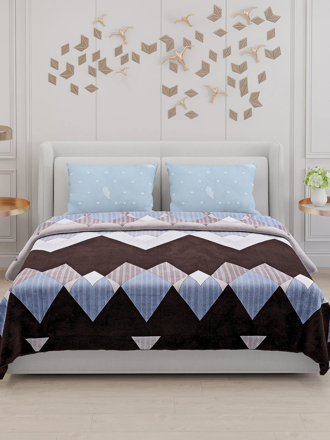 130 GSM Polyester Double Bed Bedsheet with 2 Pillow Covers - Image 3