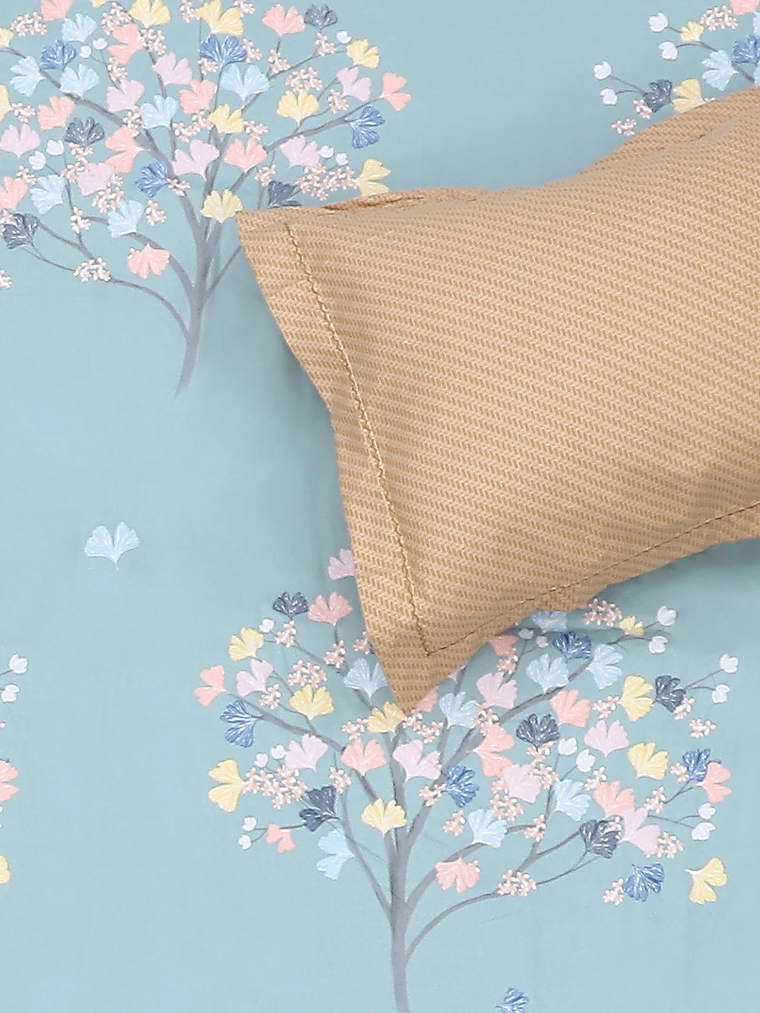 130 GSM Polyester Double Bed Bedsheet with 2 Pillow Covers - Image 6