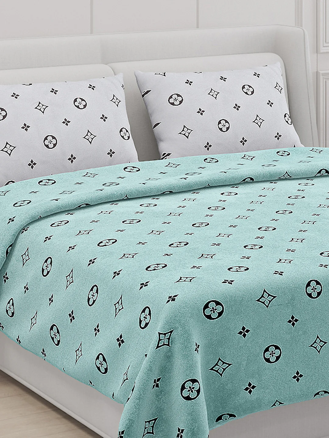 130 GSM Polyester Double Bed Bedsheet with 2 Pillow Covers - Image 5