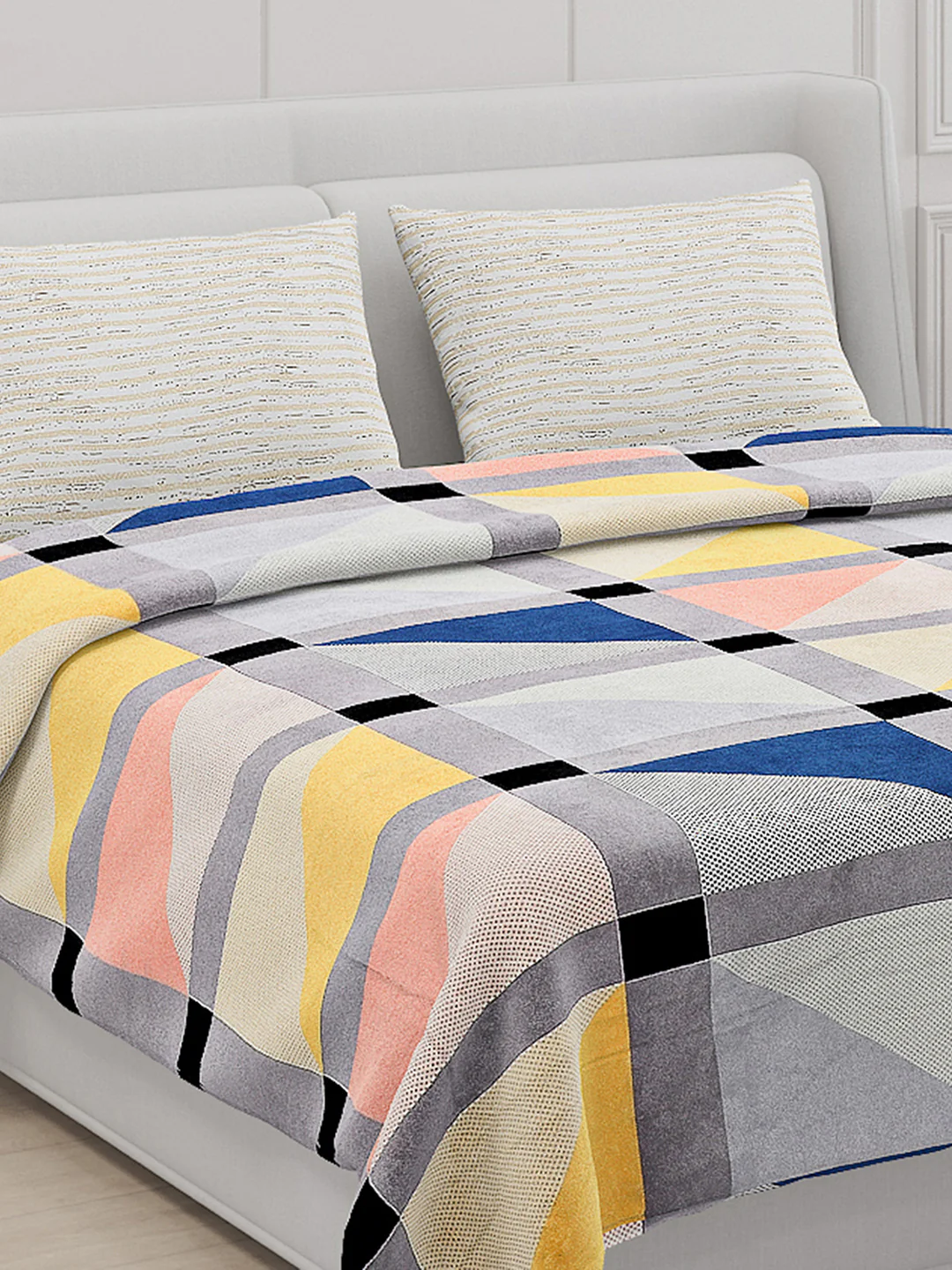 130 GSM Polyester Double Bed Bedsheet with 2 Pillow Covers - Image 5