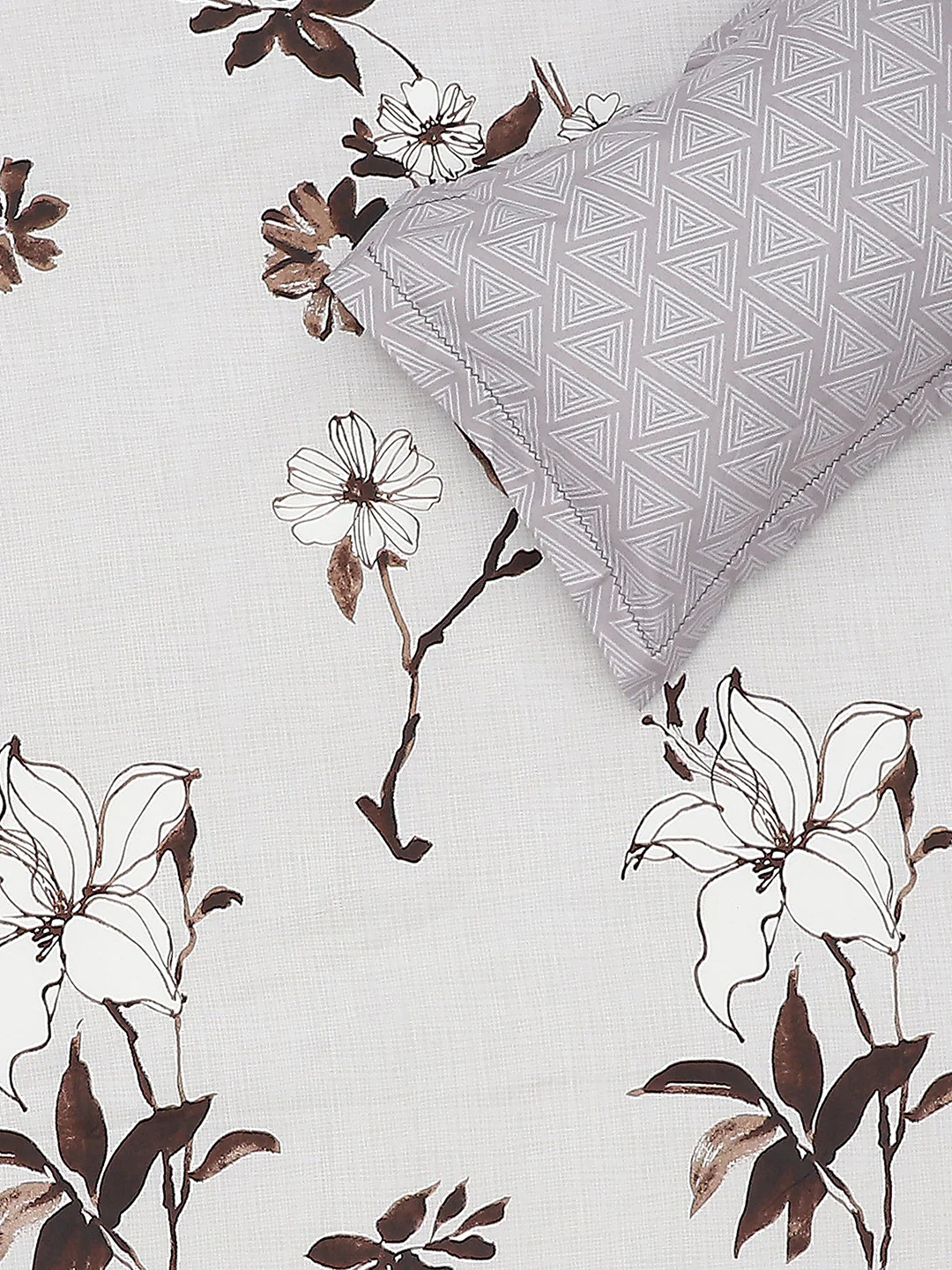 130 GSM Polyester Double Bed Bedsheet with 2 Pillow Covers - Image 6