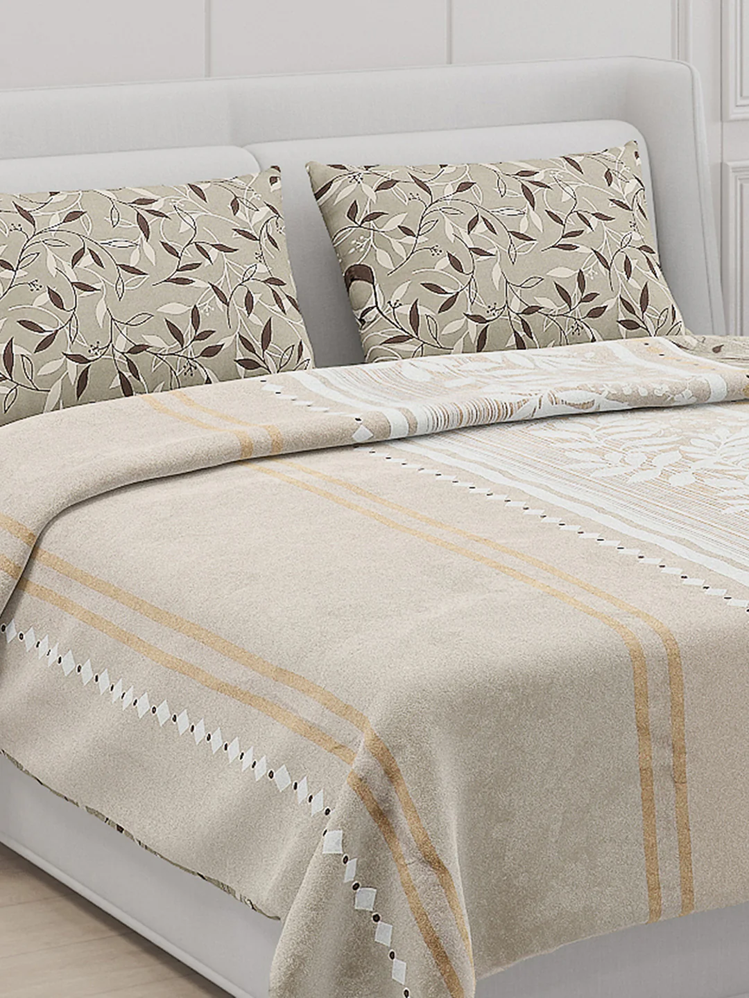 130 GSM Polyester Double Bed Bedsheet with 2 Pillow Covers - Image 5