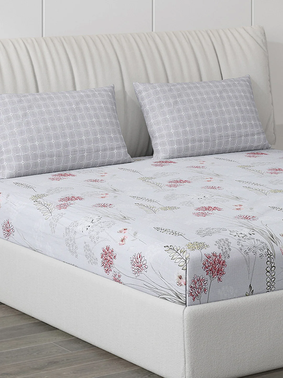 130 GSM Polyester Double Bed Bedsheet with 2 Pillow Covers - Image 5
