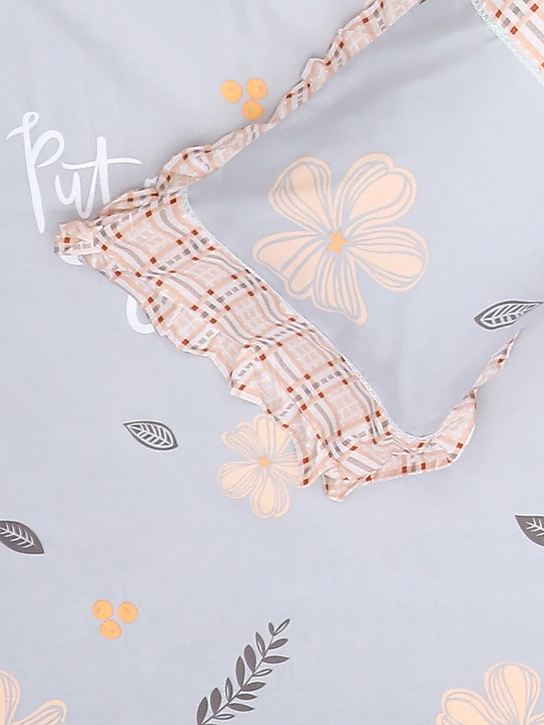 130 GSM Polyester Double Bed Bedsheet with 2 Pillow Covers - Image 6