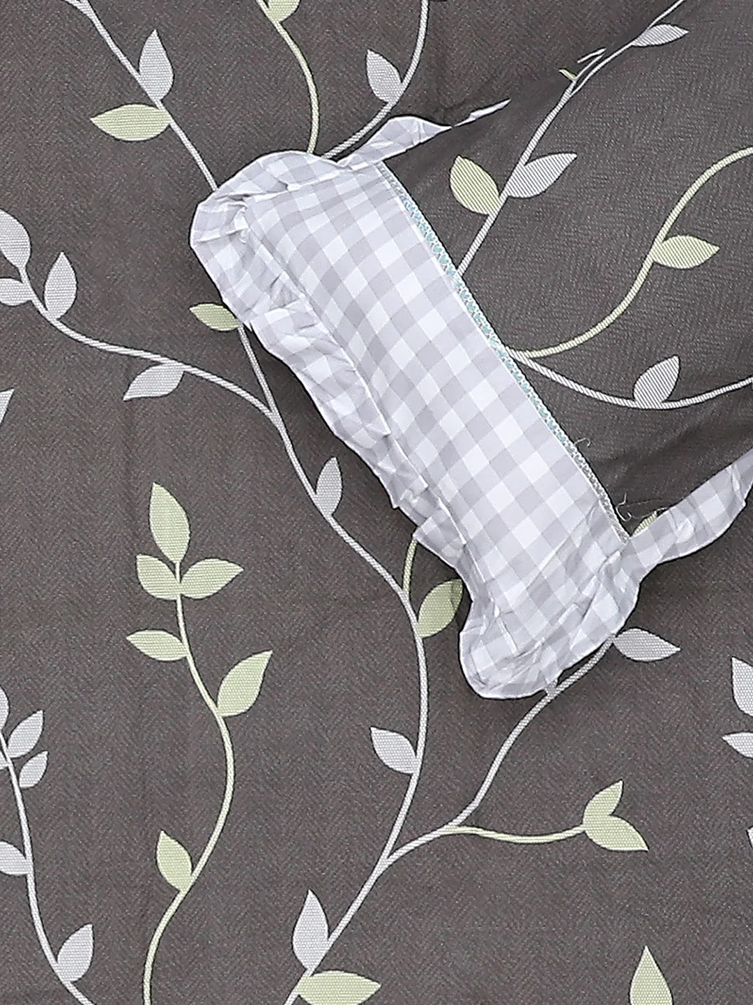 130 GSM Polyester Double Bed Bedsheet with 2 Pillow Covers - Image 6