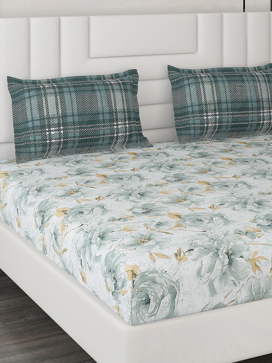 144 TC Cotton Double Bedsheet with 2 Pillow Covers - Image 4