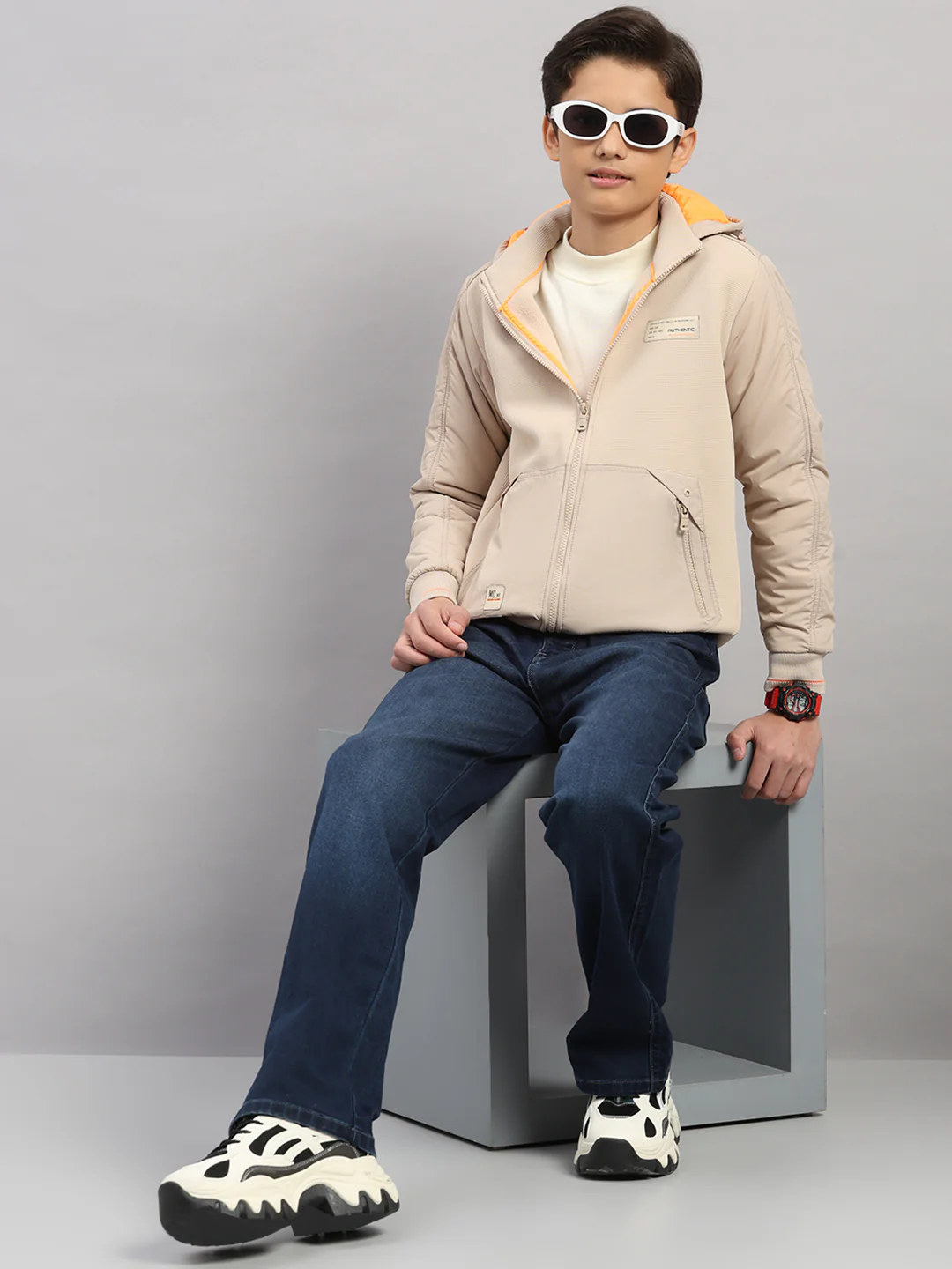 Boys Beige Solid Hooded Full Sleeve Jacket - Image 2