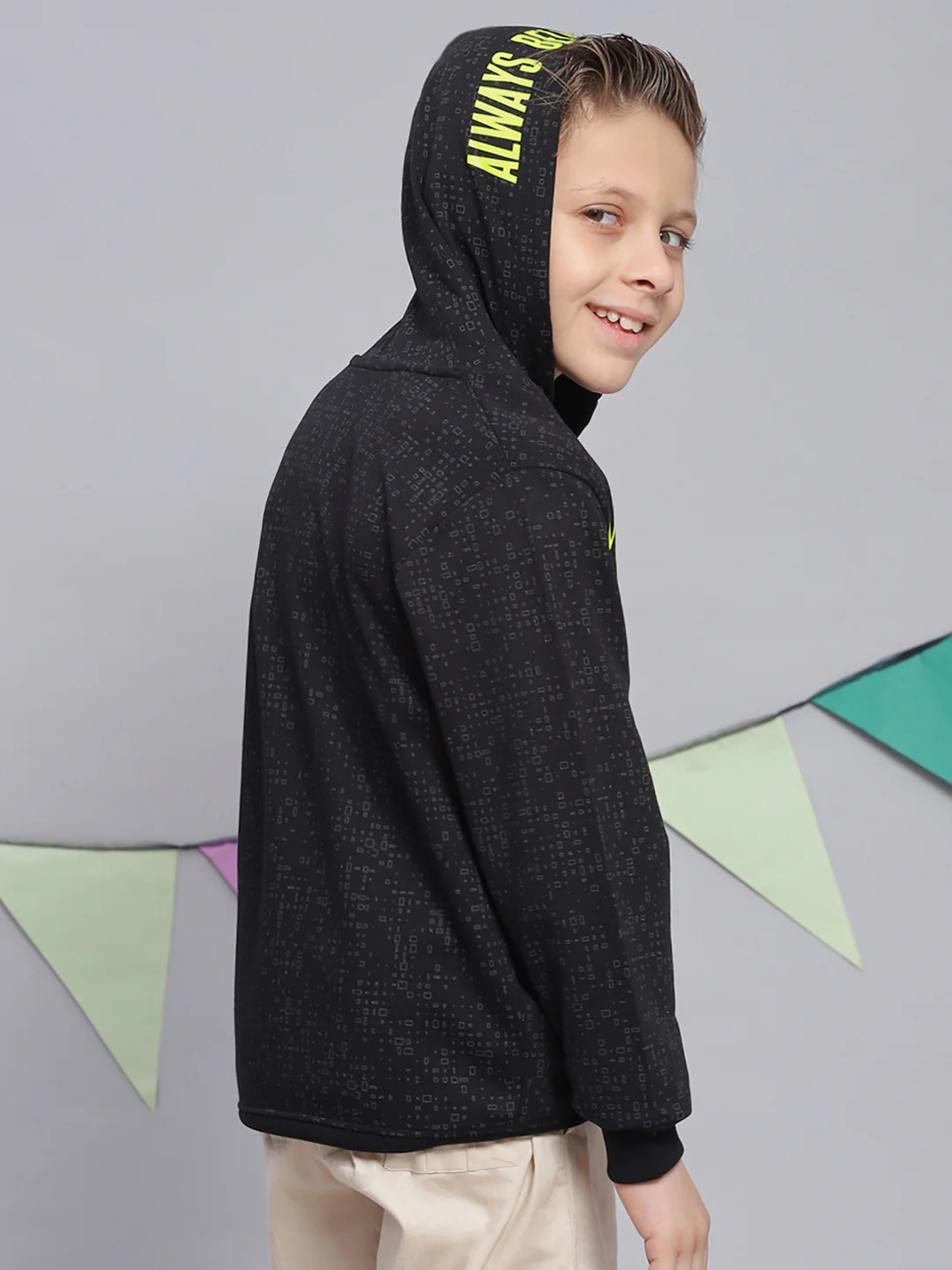 Boys Black Printed Round Neck Full Sleeve Sweatshirt - Image 3