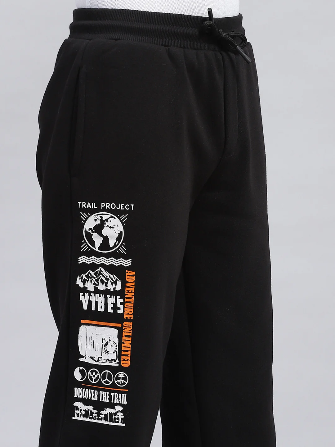 Boys Black Printed Round Neck Full Sleeve Tracksuit - Image 8