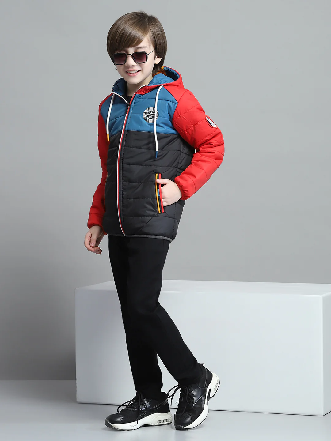 Boys Black & Red Solid Hooded Full Sleeve Jacket - Image 2