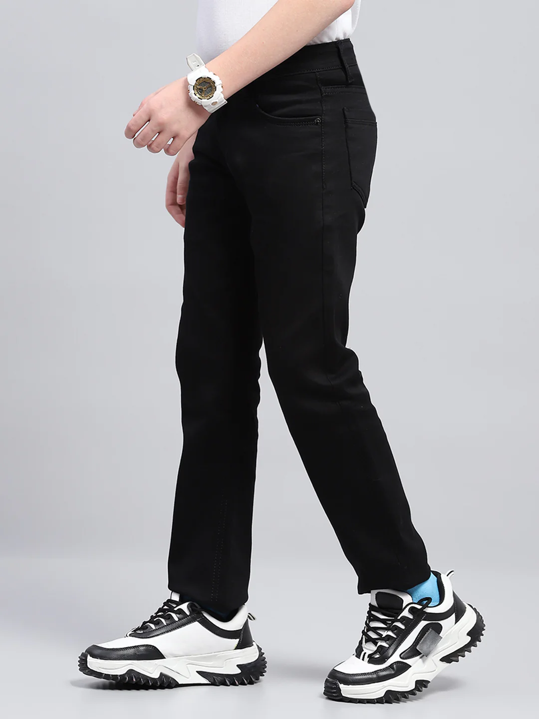Boys Black Solid Straight Fit Denim - Image 3