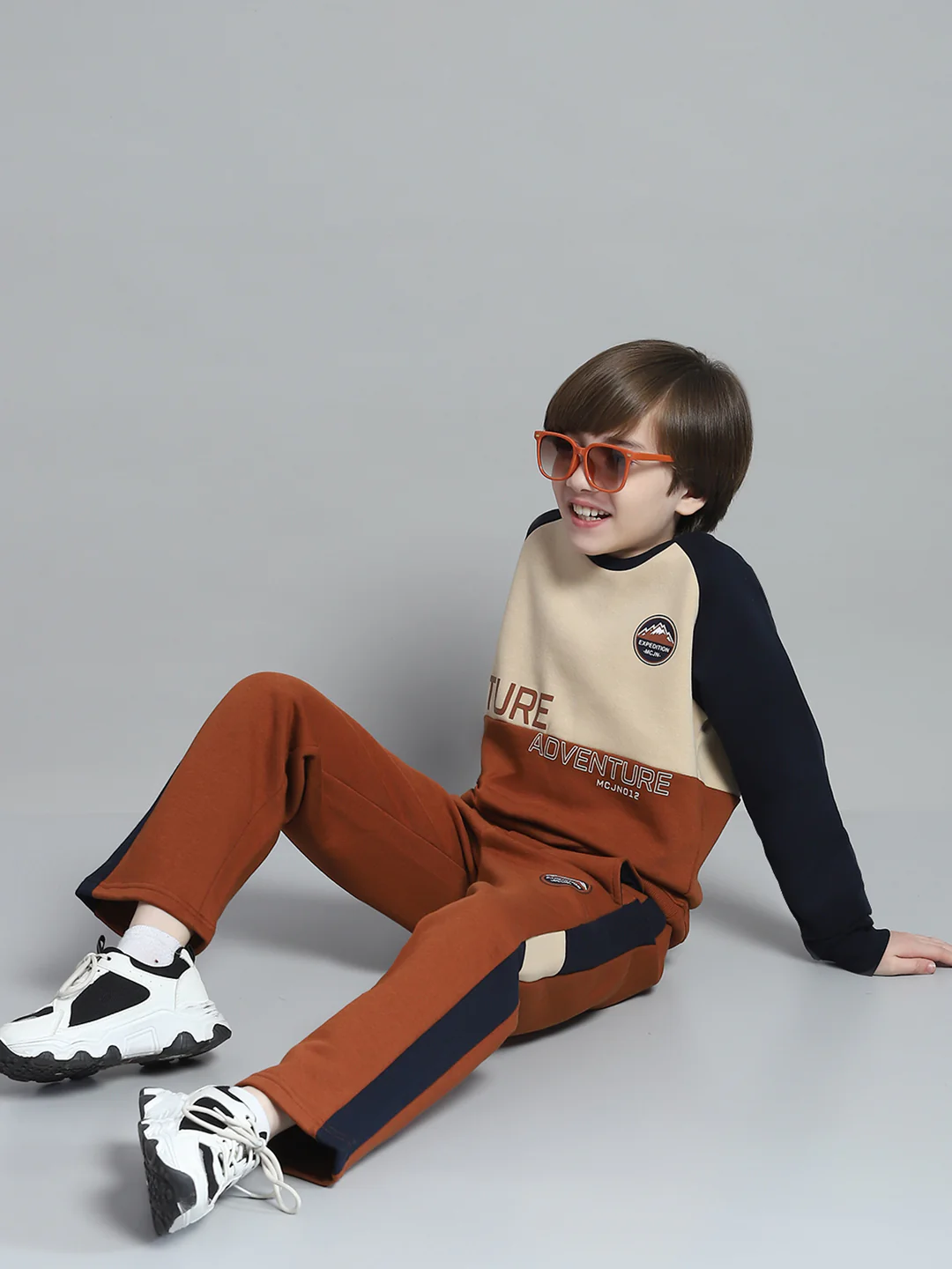 Boys Brown Printed Round Neck Full Sleeve Tracksuit - Image 2