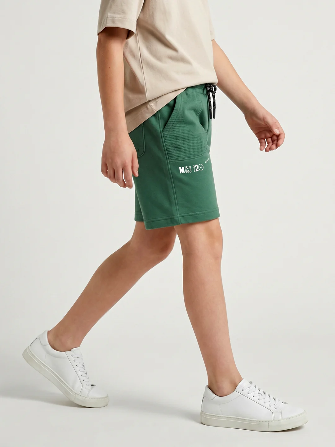 Boys Dark Green Solid Regular Fit Shorts - Image 2