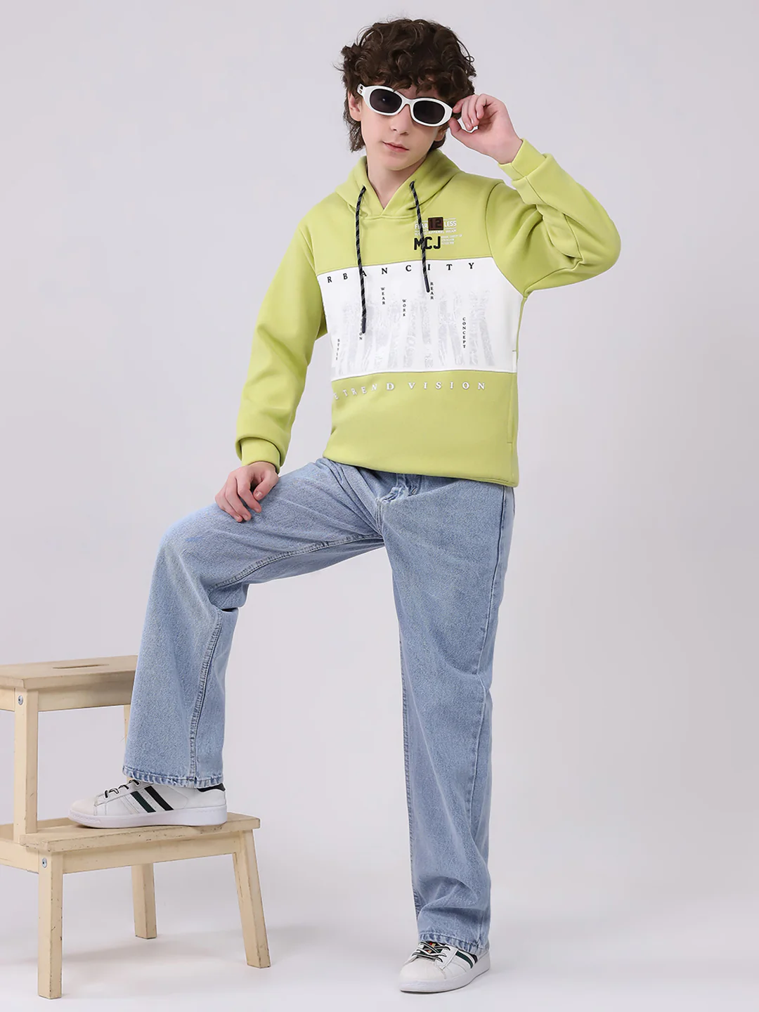 Boys Green Printed Hooded Full Sleeve Sweatshirt - Image 2