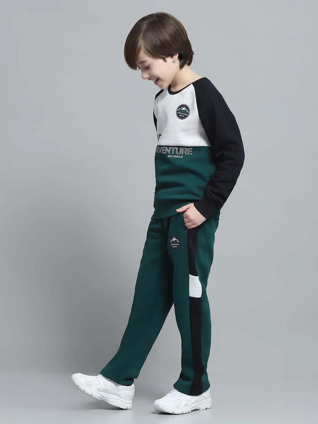 Boys Green Printed Round Neck Full Sleeve Tracksuit - Image 3