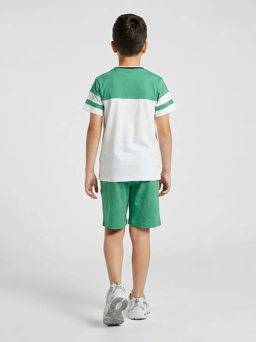 Boys Green Printed V Neck Half Sleeve Bermuda Set - Image 4