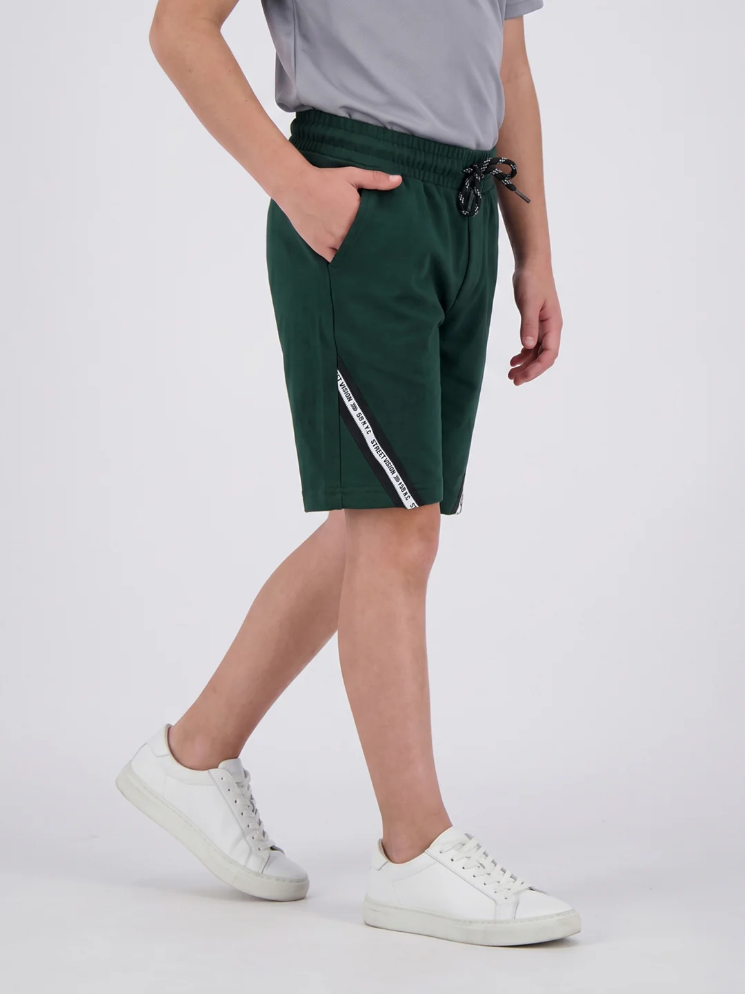 Boys Green Solid Regular Fit Shorts - Image 3