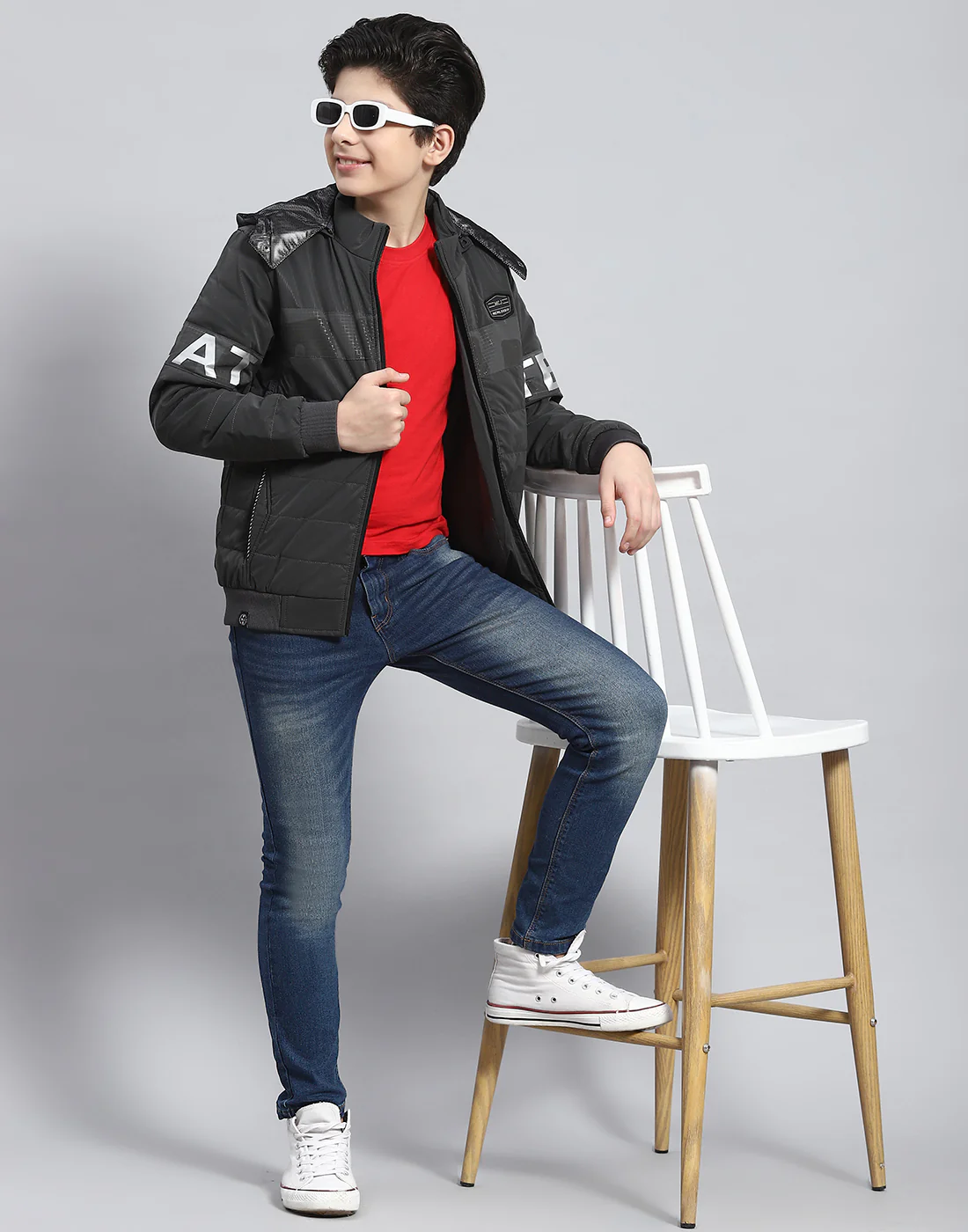 Boys Grey Solid Hooded Full Sleeve Heating Jacket - Image 2
