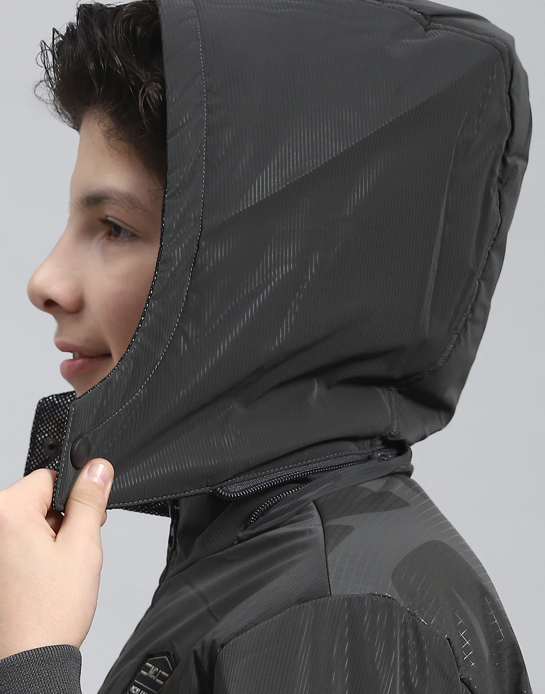 Boys Grey Solid Hooded Full Sleeve Heating Jacket - Image 9