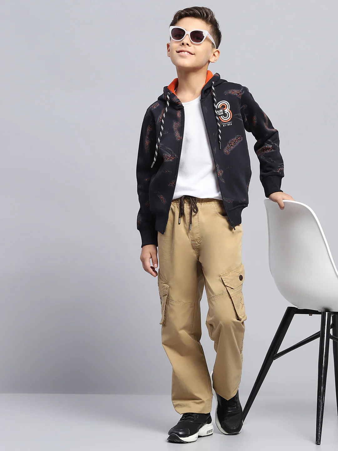 Boys Navy Blue Printed Hooded Full Sleeve Sweatshirt - Image 2