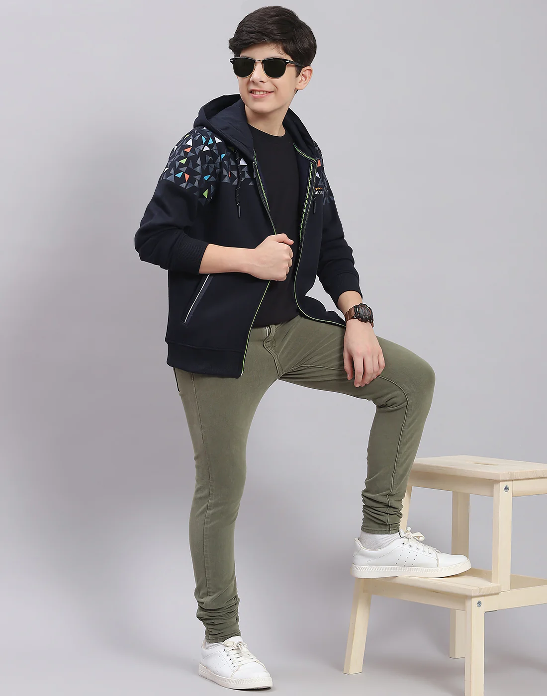 Boys Navy Blue Printed Hooded Full Sleeve Sweatshirt - Image 2