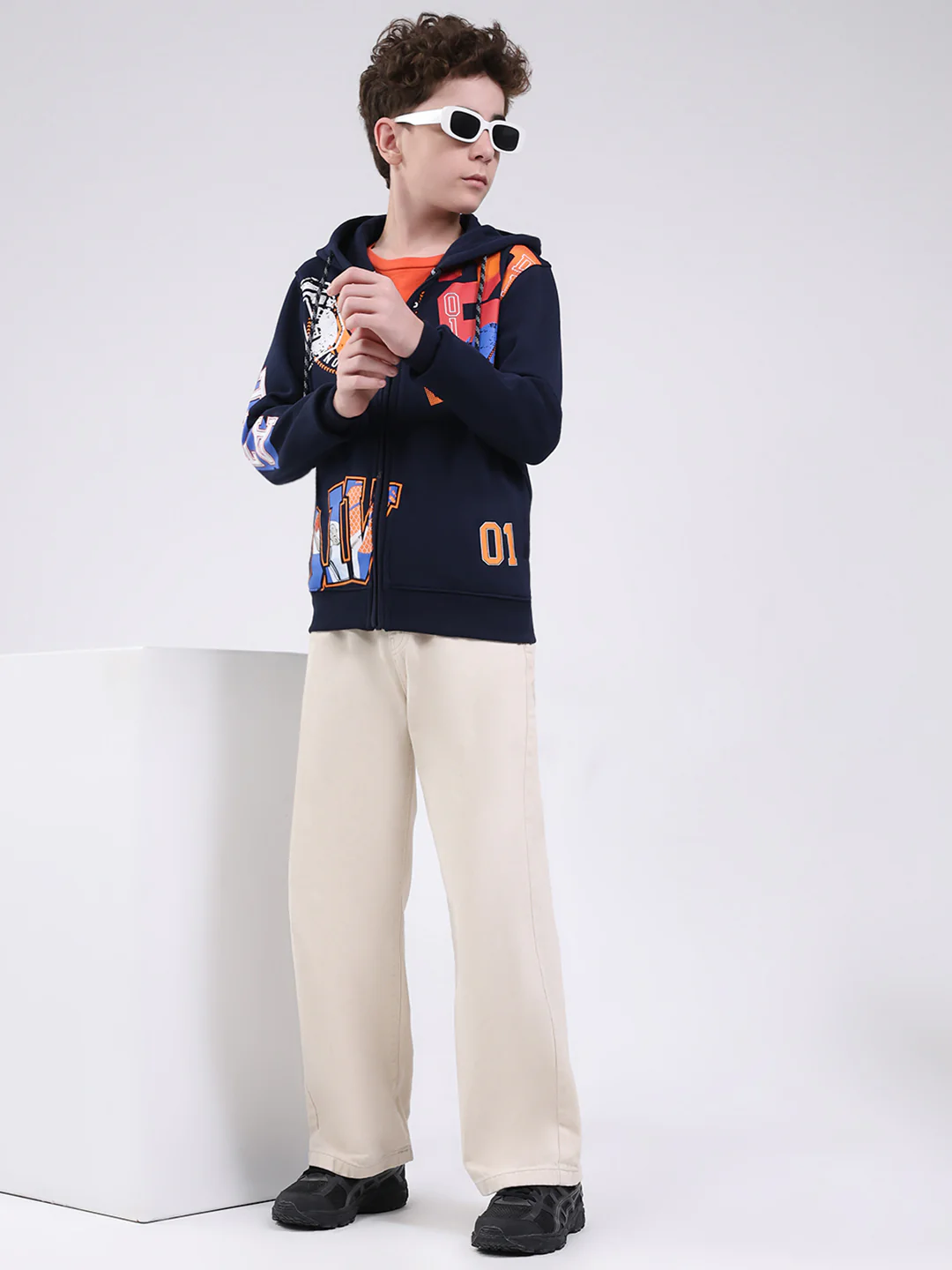 Boys Navy Blue Printed Hooded Full Sleeve Sweatshirt - Image 2