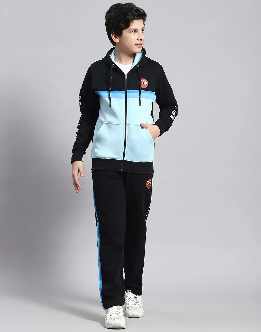 Boys Navy Blue Printed Round Neck Full Sleeve Tracksuit - Image 2