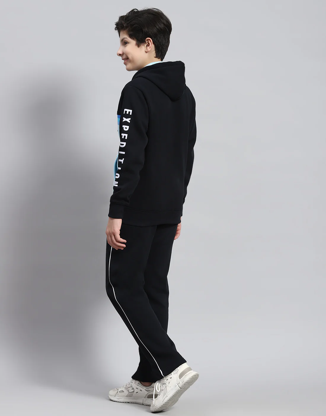 Boys Navy Blue Printed Round Neck Full Sleeve Tracksuit - Image 5