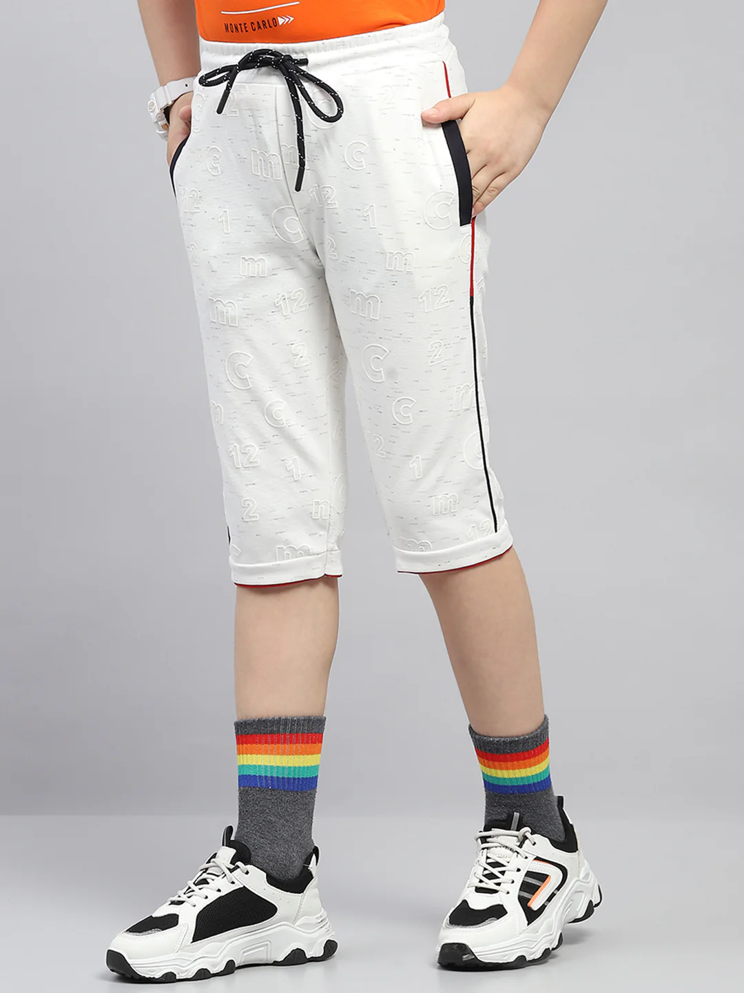 Boys Off White Printed Regular Fit Capri - Image 3