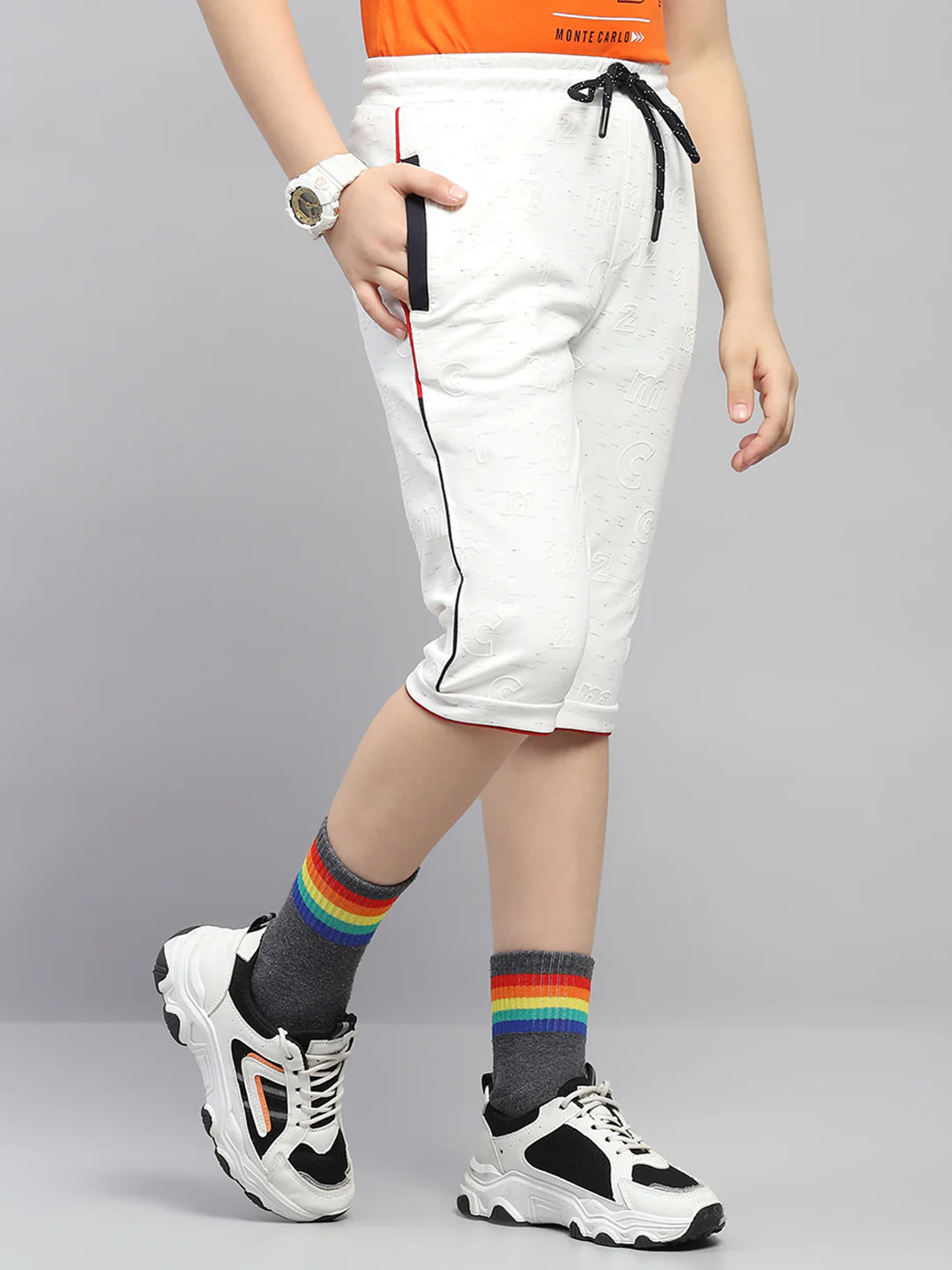 Boys Off White Printed Regular Fit Capri - Image 4