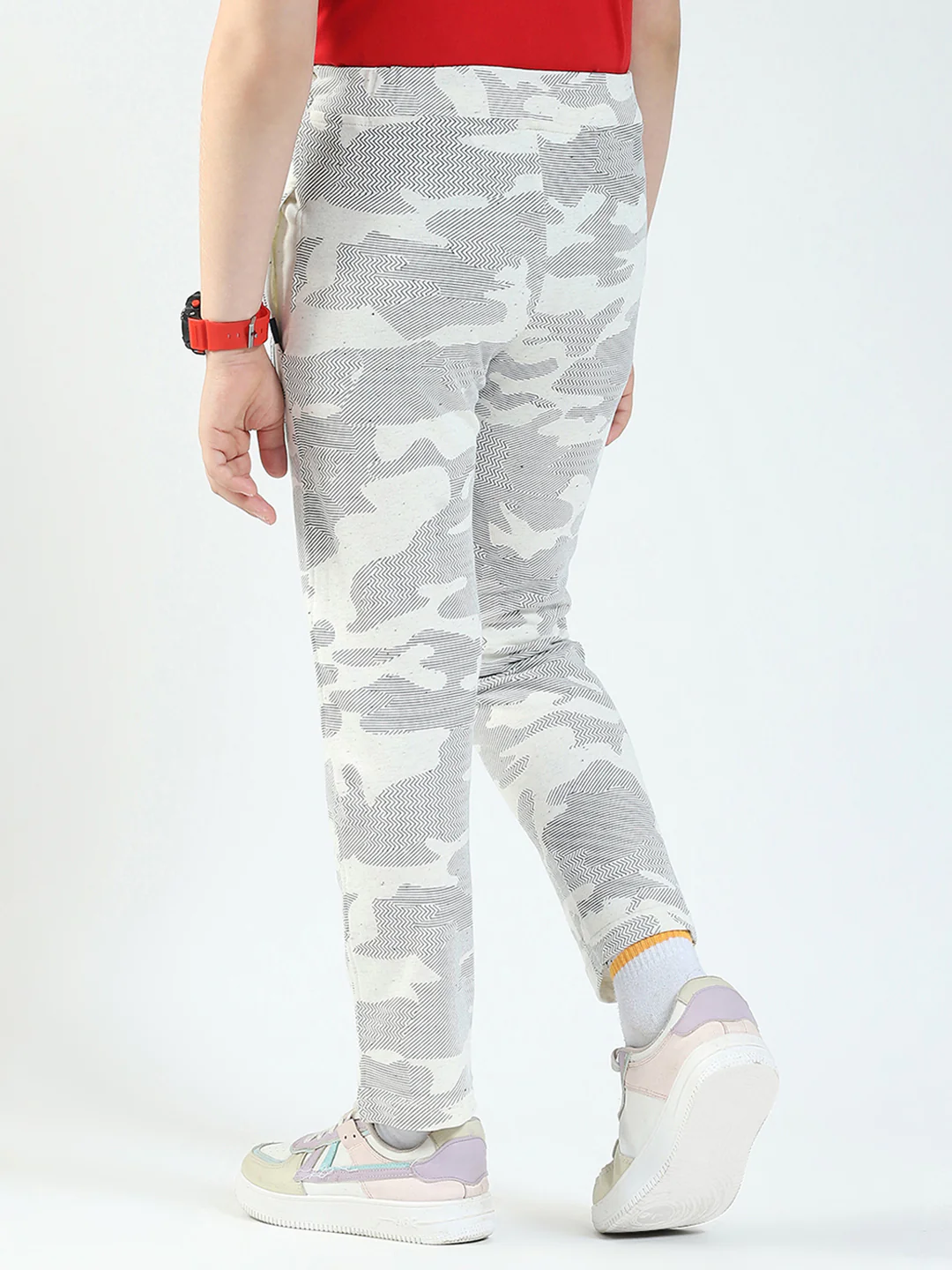 Boys Off White Solid Regular Fit Lower - Image 5