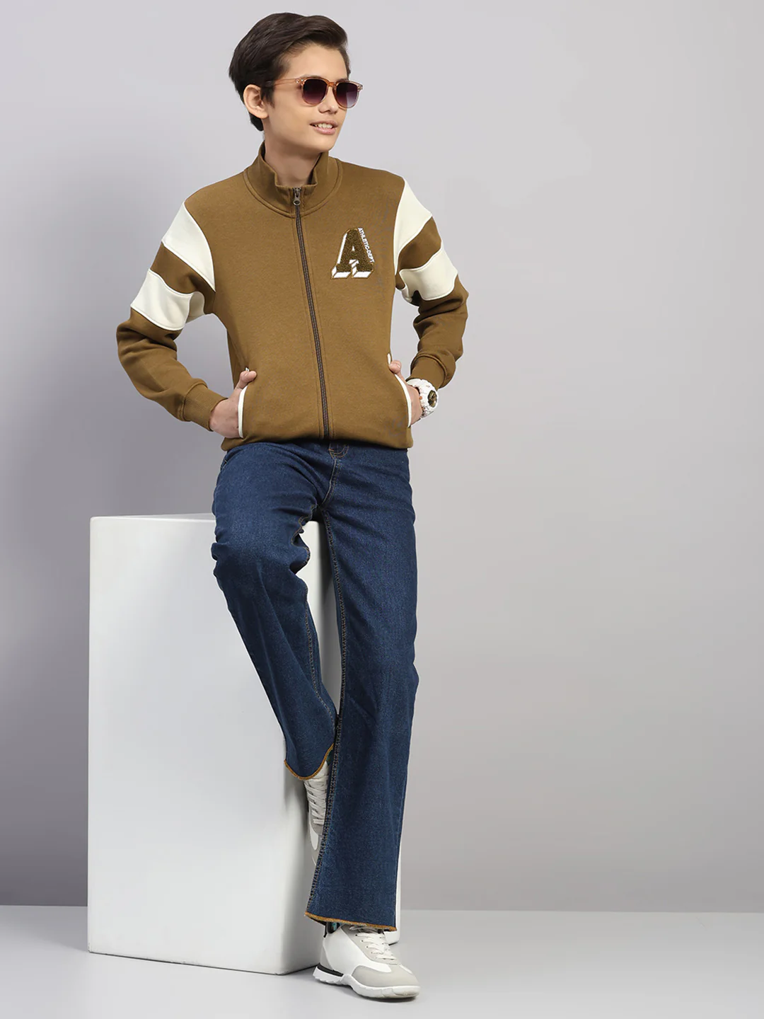 Boys Olive Embroidered Round Neck Full Sleeve Sweatshirt - Image 2