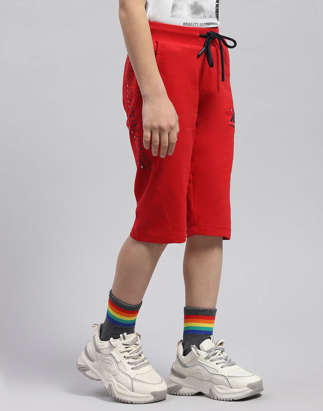 Boys Red Printed Regular Fit Capri - Image 4