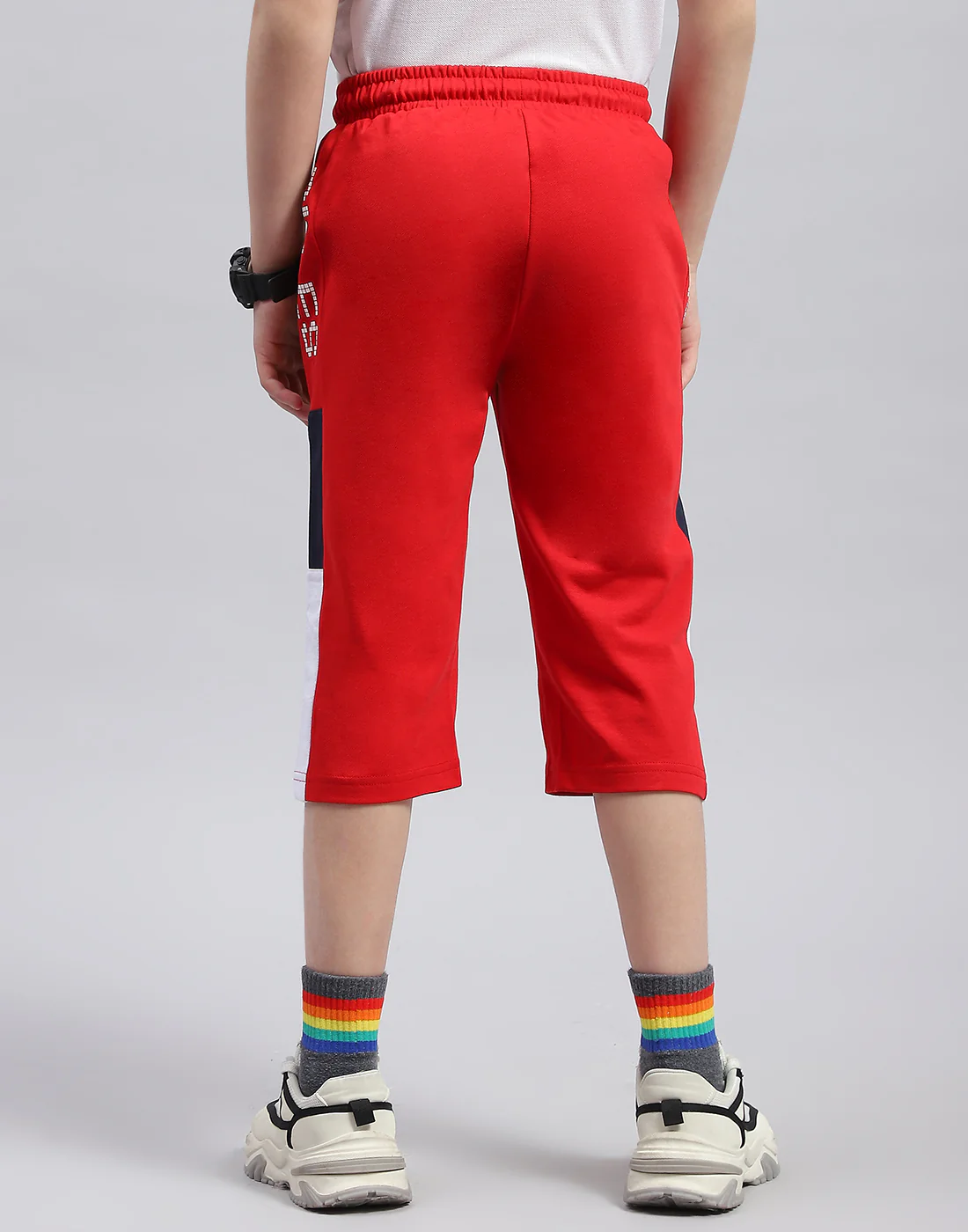 Boys Red Printed Regular Fit Capri - Image 5