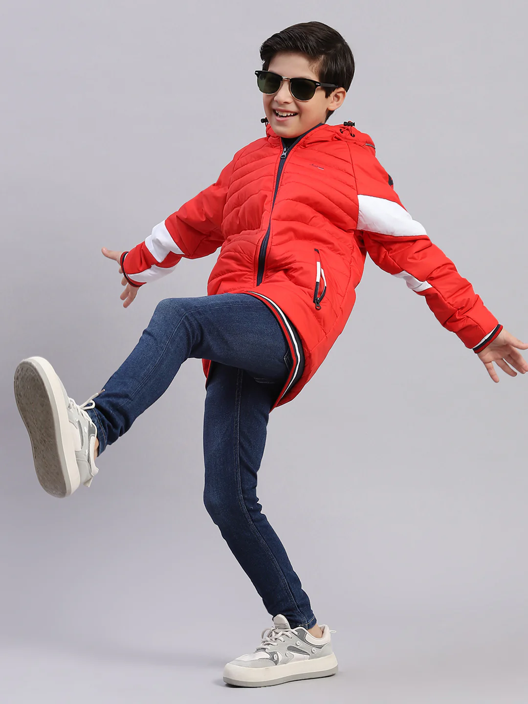 Boys Red Solid Hooded Full Sleeve Boys Jacket - Image 3