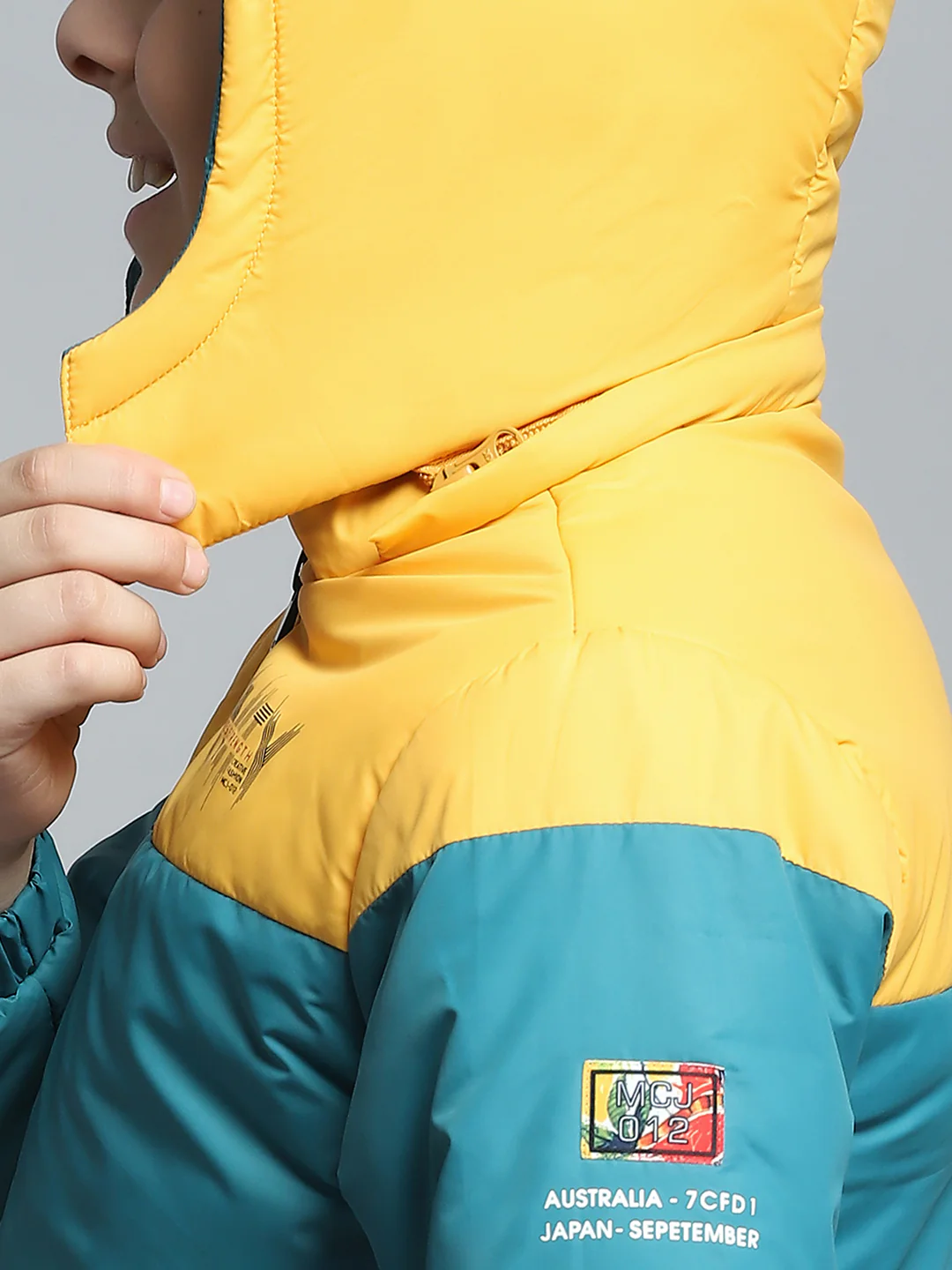 Boys Teal Blue & Yellow Printed Detachable Hood Full Sleeve Jacket - Image 8