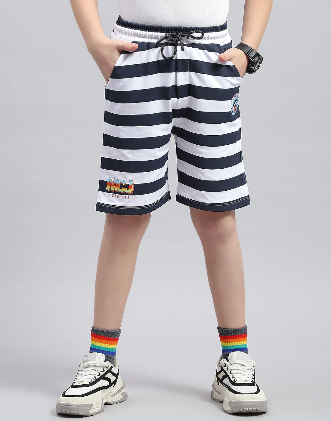 Boys White & Navy Blue Printed Regular Fit Bermuda - Image 2