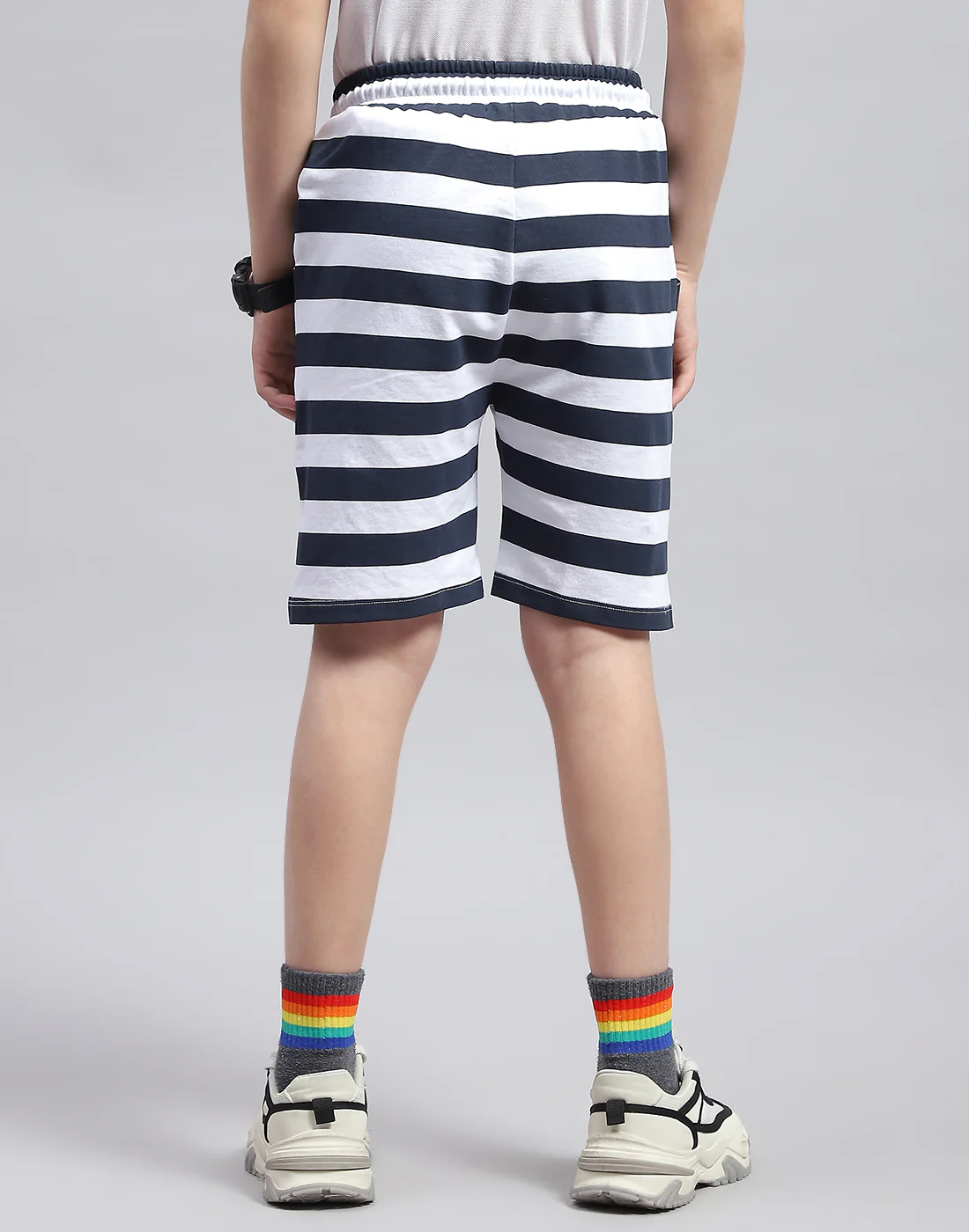 Boys White & Navy Blue Printed Regular Fit Bermuda - Image 5