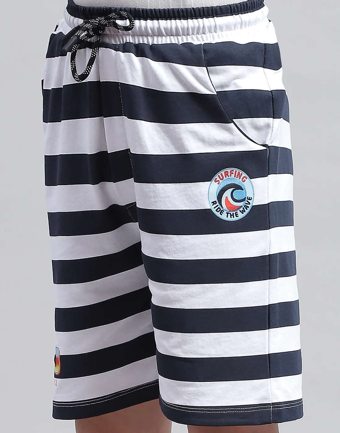 Boys White & Navy Blue Printed Regular Fit Bermuda - Image 6