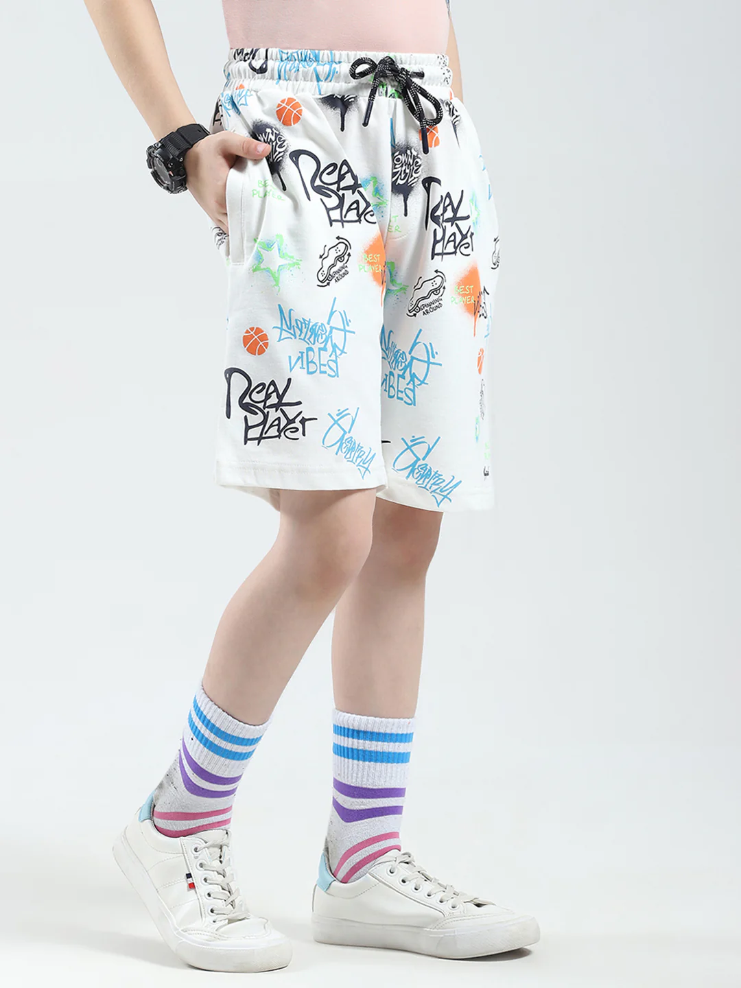 Boys White Printed Regular Fit Bermuda - Image 4