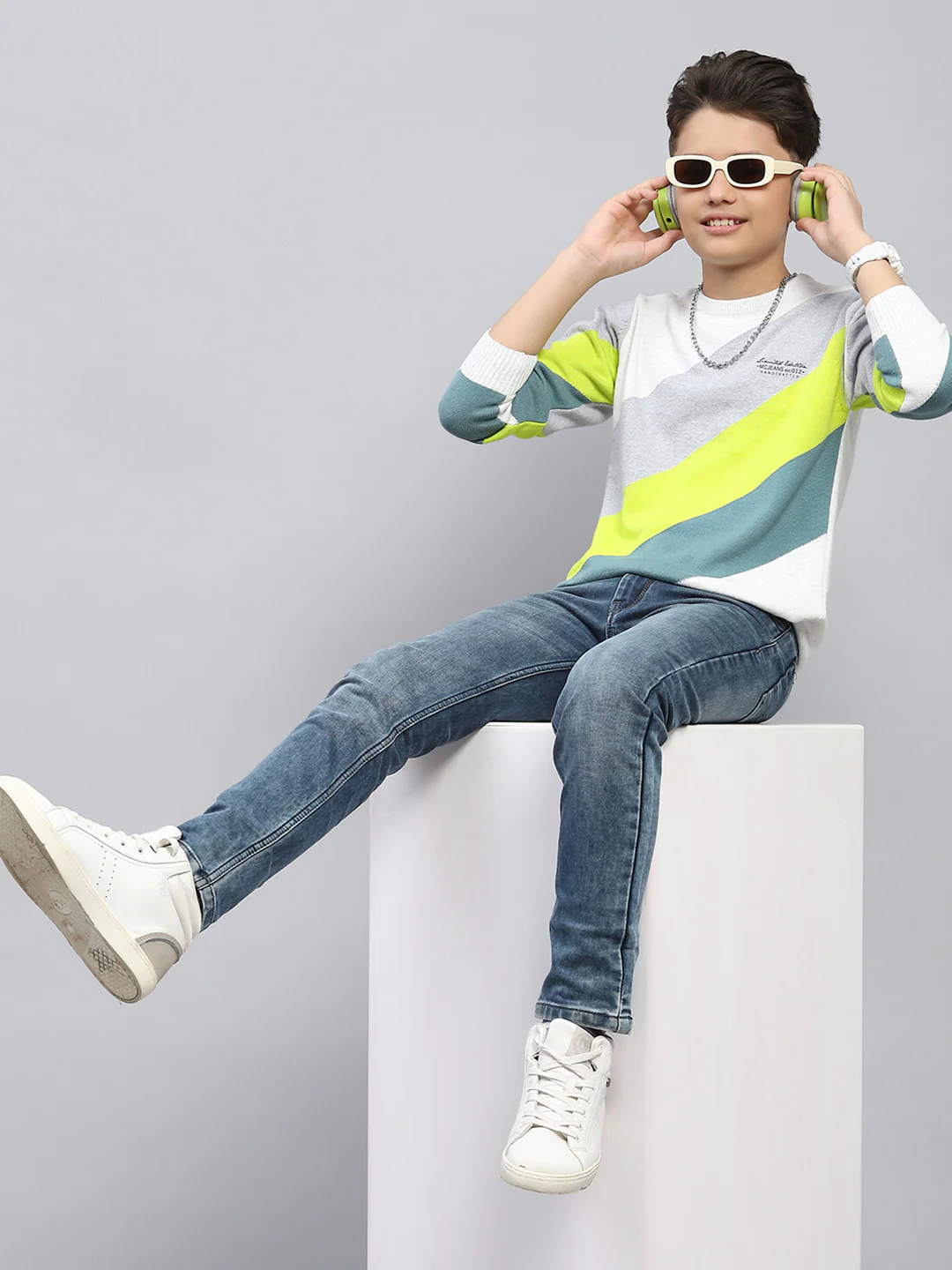 Boys White Self Design Round Neck Full Sleeve Pullover - Image 2